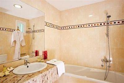 фото отеля Dionysos Sea Side Resort Mylopotas