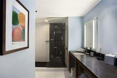 фото отеля Shorebreak Hotel, a Joie de Vivre Hotel