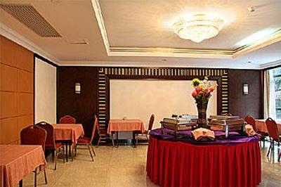 фото отеля King Court Hotel