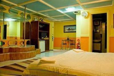 фото отеля Kokomos Hotel and Restaurant Angeles City