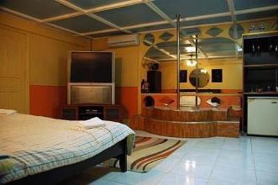 фото отеля Kokomos Hotel and Restaurant Angeles City
