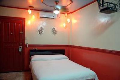 фото отеля Kokomos Hotel and Restaurant Angeles City