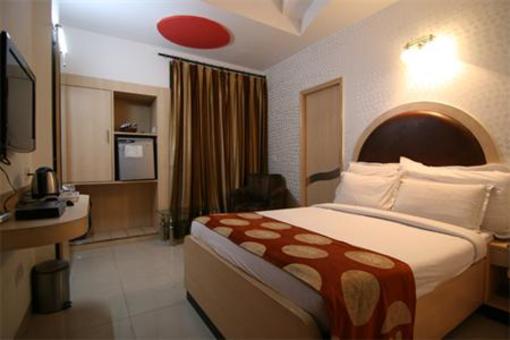 фото отеля Hotel Sri Nanak Continental