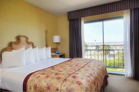 фото отеля Embassy Suites LAX South El Segundo