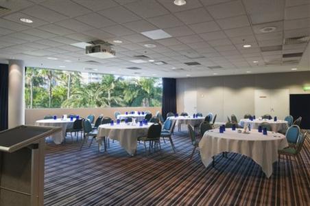 фото отеля Crowne Plaza Hotel Surfers Paradise Gold Coast