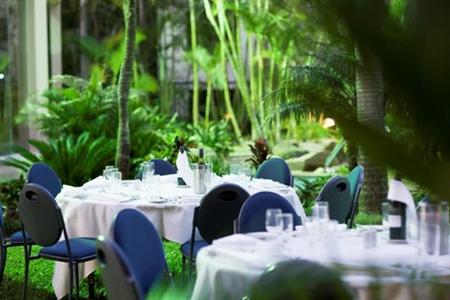 фото отеля Crowne Plaza Hotel Surfers Paradise Gold Coast