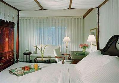 фото отеля Avon Old Farms Hotel