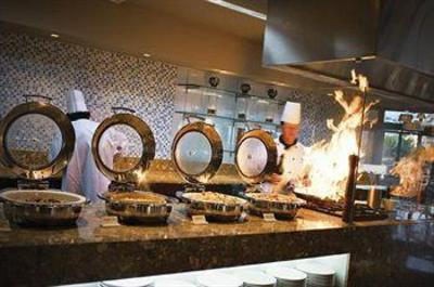 фото отеля Watermark Hotel & Spa Gold Coast