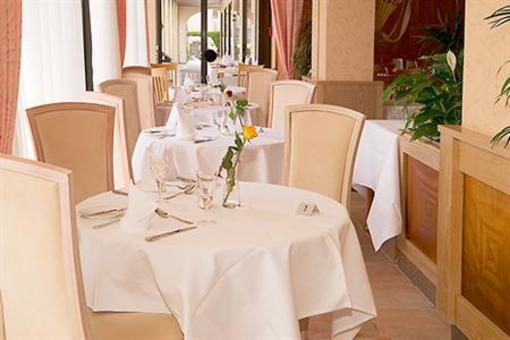 фото отеля Ramada Treff Arcadia