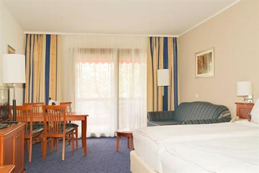 фото отеля Ramada Treff Arcadia
