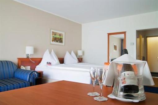 фото отеля Ramada Treff Arcadia