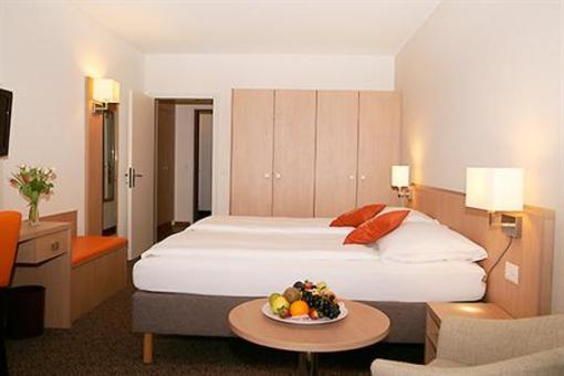 фото отеля Ramada Treff Arcadia
