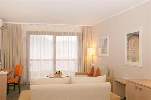 фото отеля Ramada Treff Arcadia