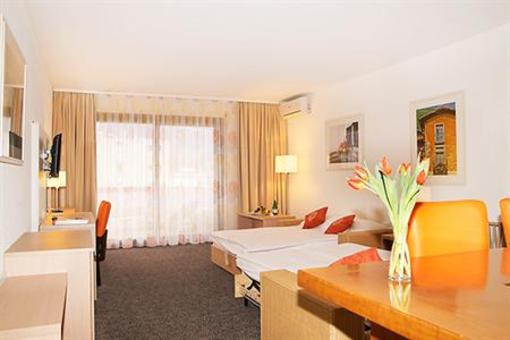 фото отеля Ramada Treff Arcadia