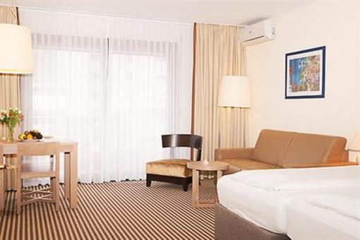 фото отеля Ramada Treff Arcadia