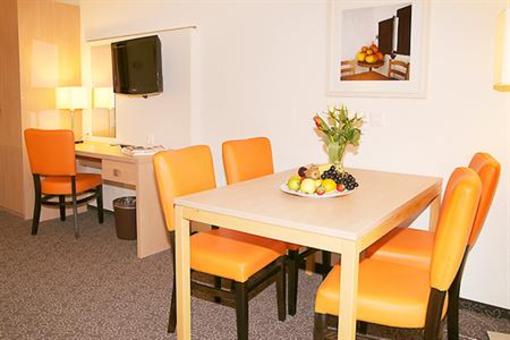 фото отеля Ramada Treff Arcadia