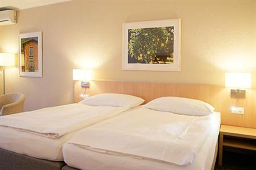 фото отеля Ramada Treff Arcadia
