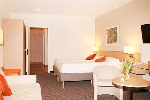 фото отеля Ramada Treff Arcadia