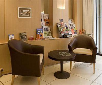 фото отеля Hotel Ours Blanc Place Victor Hugo