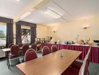 фото отеля Edmonton South Travelodge