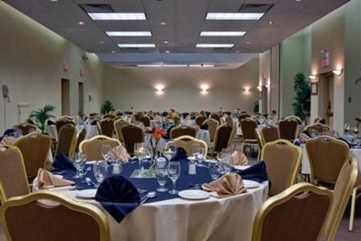 фото отеля Holiday Inn Express Moncton