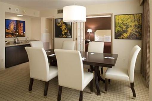 фото отеля Sheraton Suites Chicago Elk Grove