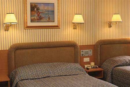 фото отеля Best Western Livermead Cliff Hotel