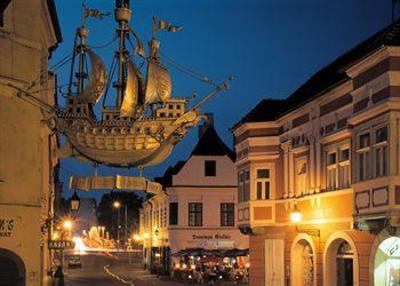 фото отеля Barokk Hotel Promenád Gyor