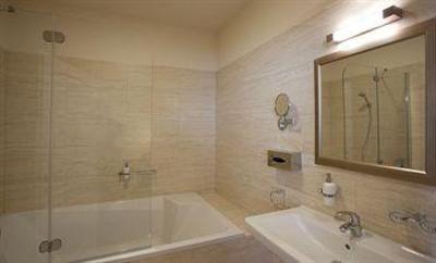 фото отеля Barokk Hotel Promenád Gyor