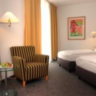 фото отеля Holiday Inn Berlin City Center East Prenzlauer Allee