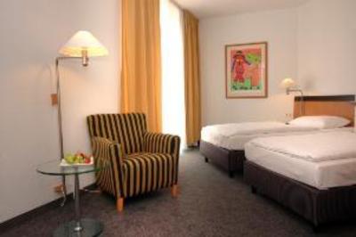 фото отеля Holiday Inn Berlin City Center East Prenzlauer Allee
