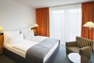 фото отеля Holiday Inn Berlin City Center East Prenzlauer Allee