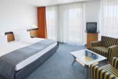 фото отеля Holiday Inn Berlin City Center East Prenzlauer Allee