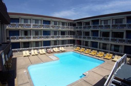 фото отеля Windjammer Motor Inn