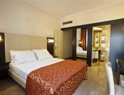 фото отеля Raya Hotel Motel