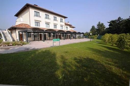фото отеля Raya Hotel Motel