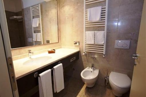 фото отеля Raya Hotel Motel