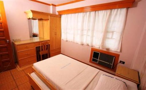 фото отеля Middleton Apartelle