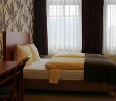 фото отеля Schwarzer Adler Hotel Jever