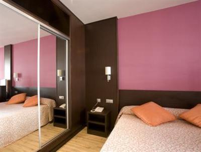 фото отеля Apartamentos Loar Menorca