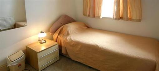 фото отеля Lyndene Holiday Apartments