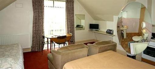 фото отеля Lyndene Holiday Apartments
