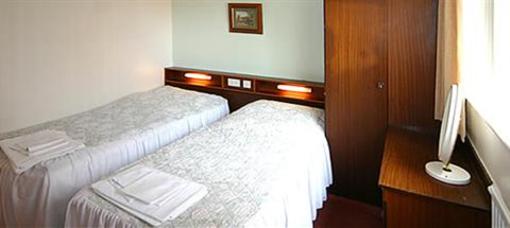 фото отеля Lyndene Holiday Apartments