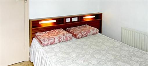 фото отеля Lyndene Holiday Apartments