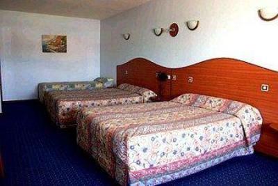 фото отеля Logis Les Charmilles
