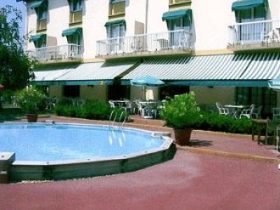 фото отеля Logis Les Charmilles
