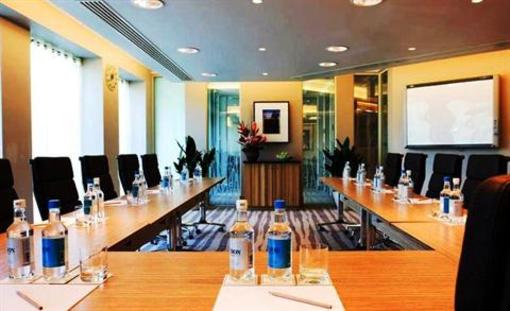 фото отеля Runnymede Hotel & Spa Egham