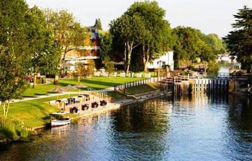фото отеля Runnymede Hotel & Spa Egham