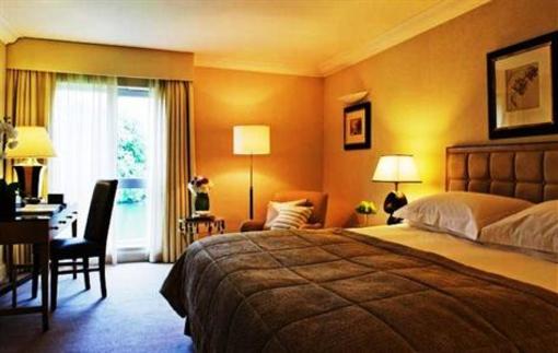 фото отеля Runnymede Hotel & Spa Egham