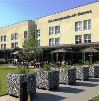фото отеля Runnymede Hotel & Spa Egham